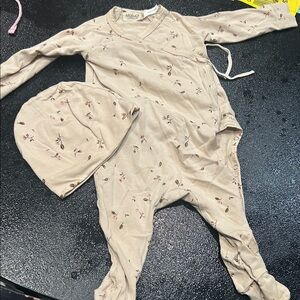 Marmar Floral baby 2 stretchies with hats 4m